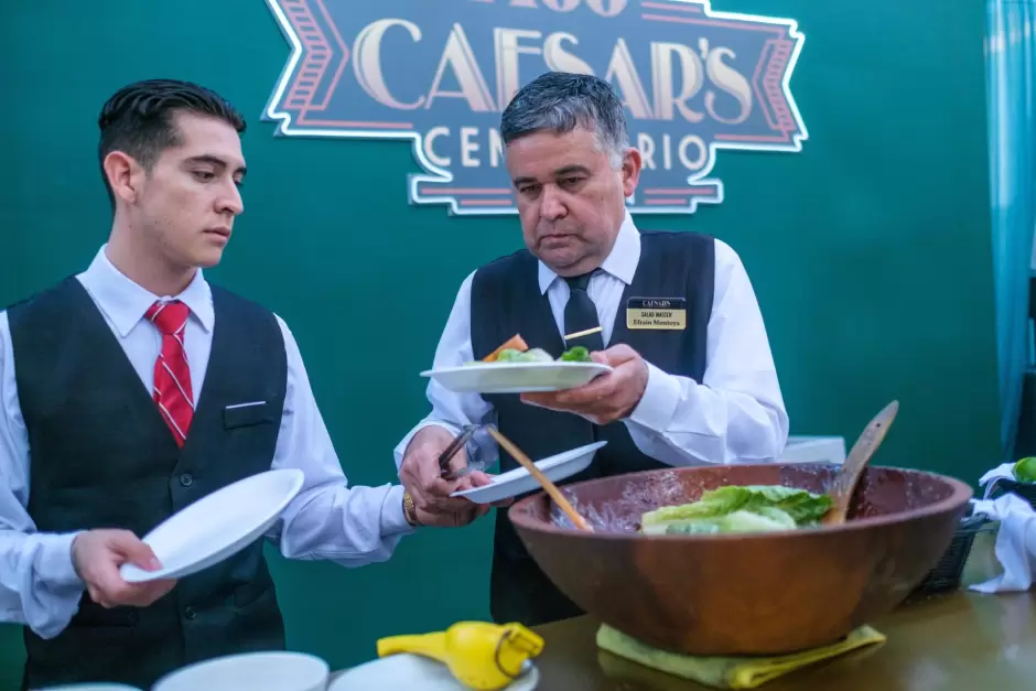 Celebra gobierno de Marina del Pilar centenario de la ensalada Caesar's