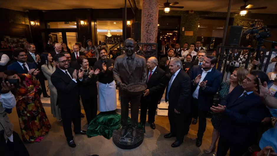 Celebra gobierno de Marina del Pilar centenario de la ensalada Caesar's