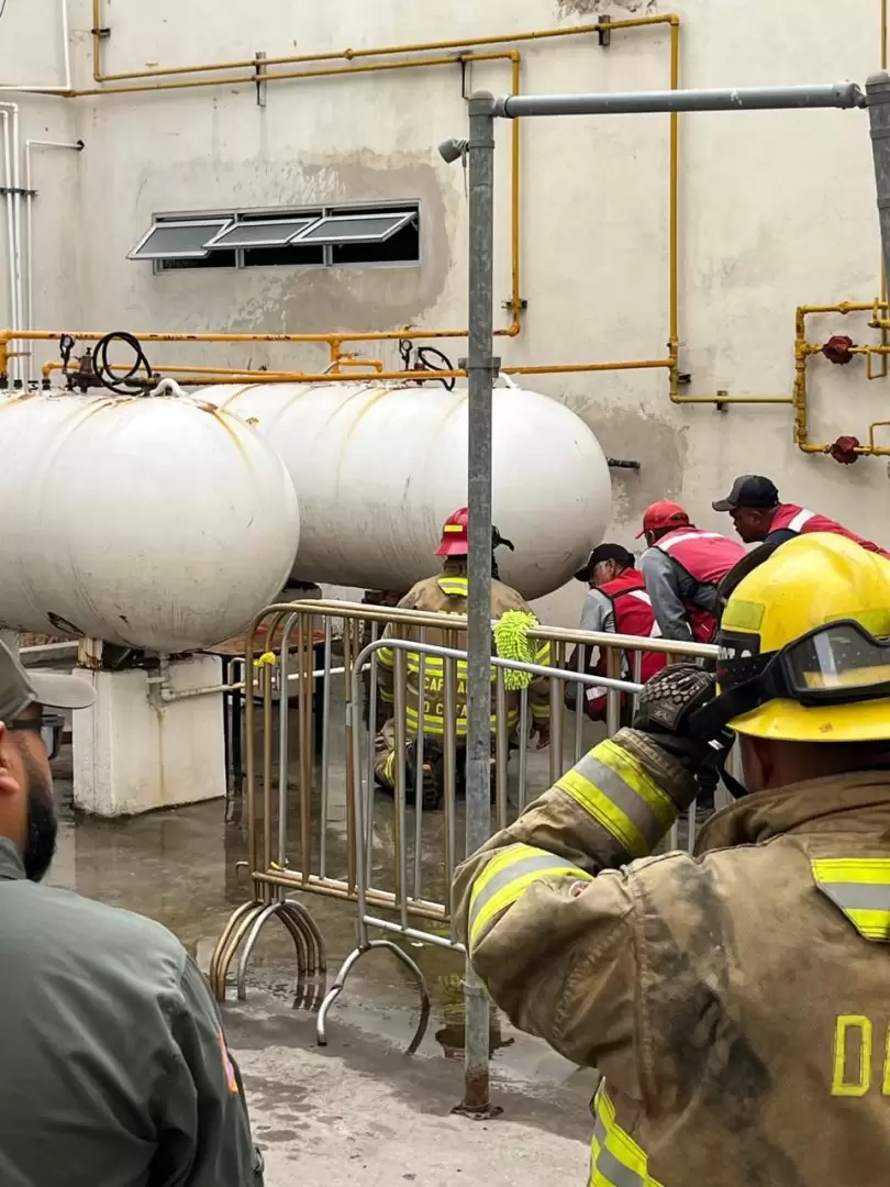 Evacan Macroplaza Ensenada por fuga de gas