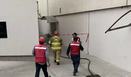 Evacan Macroplaza Ensenada por fuga de gas