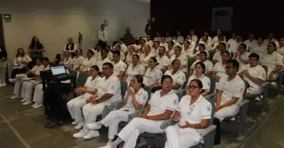 Estudiantes de enfermera participan en ceremonia de seleccin de plazas de serv