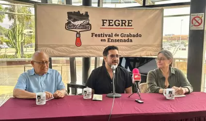 Ivn Trujillo, coordinador de CEART Ensenada, en conferencia de prensa junto a o