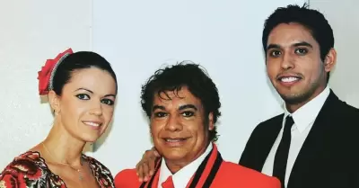 Juan Gabriel con su hijo Ivn Aguilera y su nuera Simona