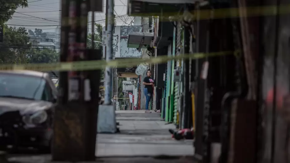 Asesinan a hombre frente a bar de la calle 6ta