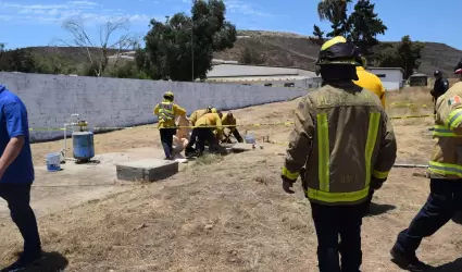 Recupera Bomberos de Ensenada cuerpo de menor en fosa