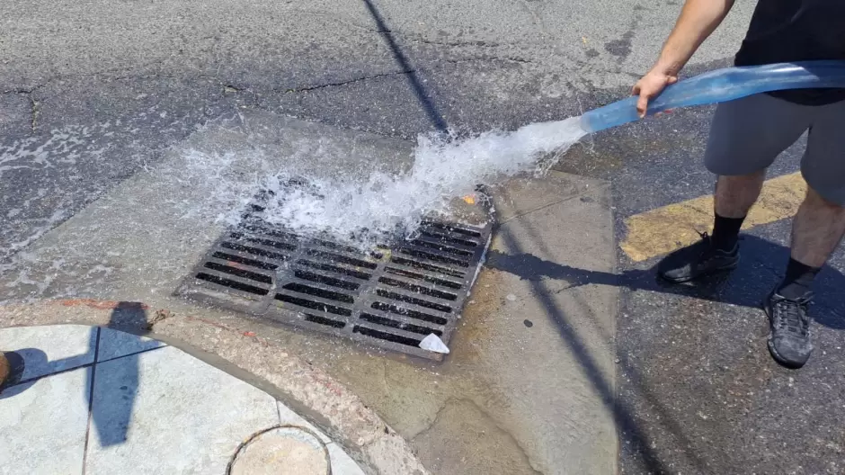 Labores de limpieza y mantenimiento en las lneas de drenaje sanitario de Mexicali