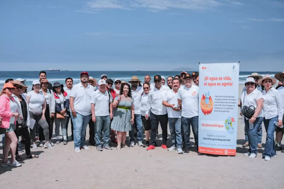 Jornada nacional de limpieza de la playa 'El agua es vida.. el agua se agota'