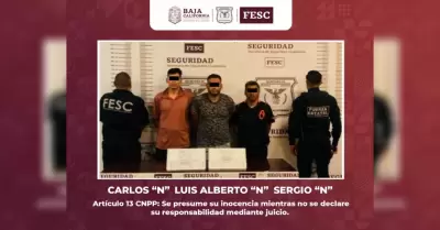 3 hombres en poder de armas de fuego