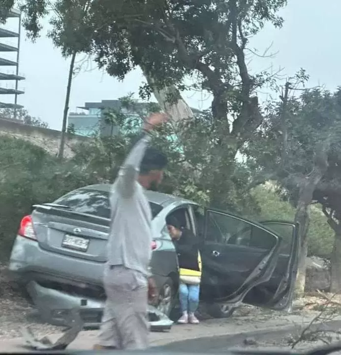 Accidente de trnsito congestiona Va Rpida Oriente en Tijuana