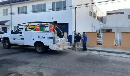 Desalojan escuela de natacin por fuga de gas en la colonia Cacho