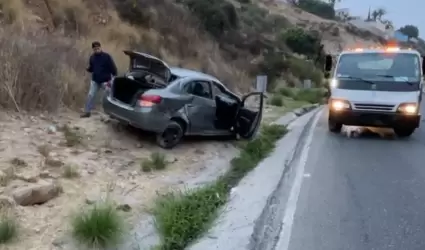 Vehculo pierde el control en Buenavista tras intentar esquivar a un perro