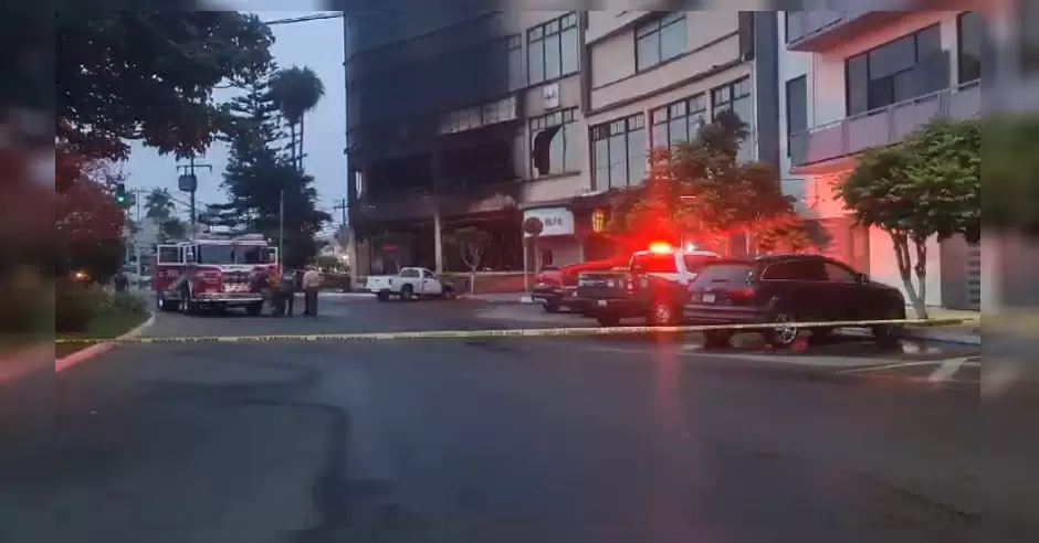 Incendio consume mueblera en Playas de Tijuana; prdidas totales