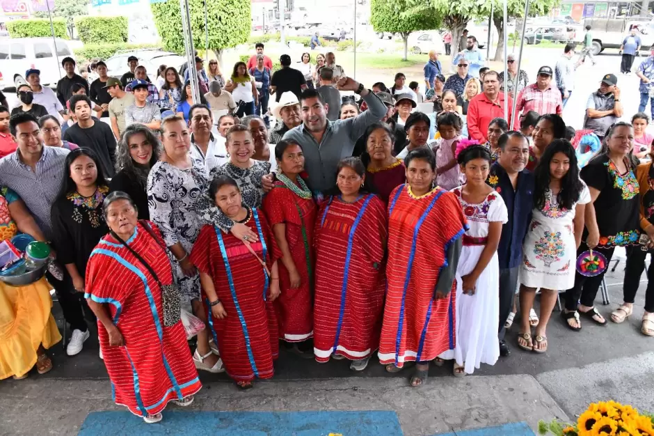 Grupos indgenas en ceremonia "Colores de Mxico"