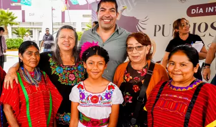 Grupos indgenas en ceremonia "Colores de Mxico"