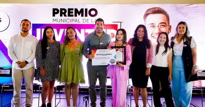 Premia Gobierno Municipal a jvenes destacados en diferentes causas y disciplina