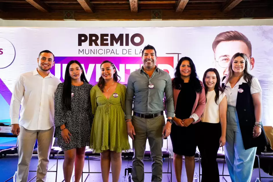 Premia Gobierno Municipal a jvenes destacados en diferentes causas y disciplinas