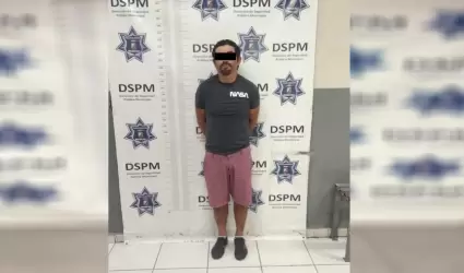 Polic�a municipal asegura a sujeto en posesi�n de veh�culo con reporte robo y or