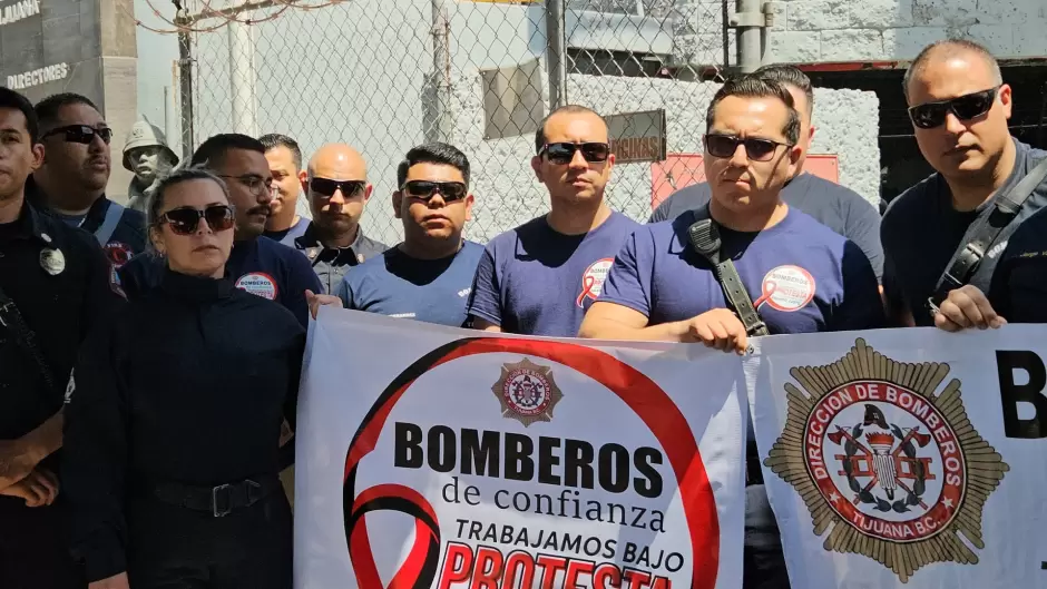 Bomberos de Tijuana protestan por incumplimiento de incremento salarial prometido