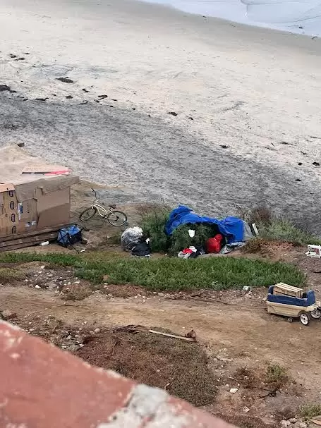 Ocupacin de Playas por Personas no Identificadas Preocupa a Vecinos