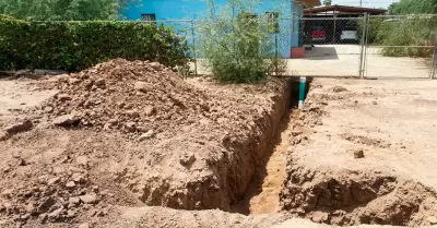 Construccin de alcantarillado sanitario en colonia Santa Fe