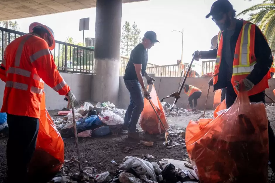 Limpia de campamentos de personas sin hogar en Los ngeles