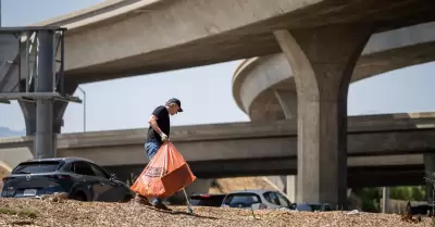 Limpia de campamentos de personas sin hogar en Los ngeles