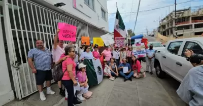 Realizan manifestacin en Tijuana contra la sobrerrepresentacin de Morena en el