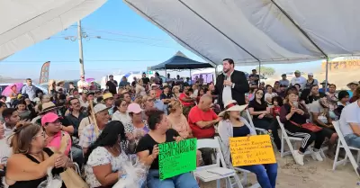 Ismael Burgueo Ruiz se rene con lderes vecinales del Ejido Lzaro Crdenas