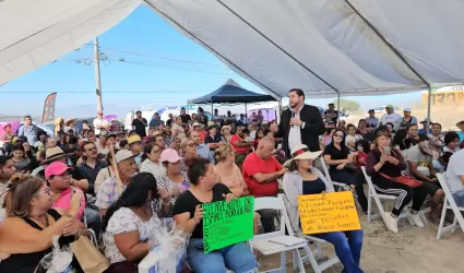 Ismael Burgueo Ruiz se rene con lderes vecinales del Ejido Lzaro Crdenas