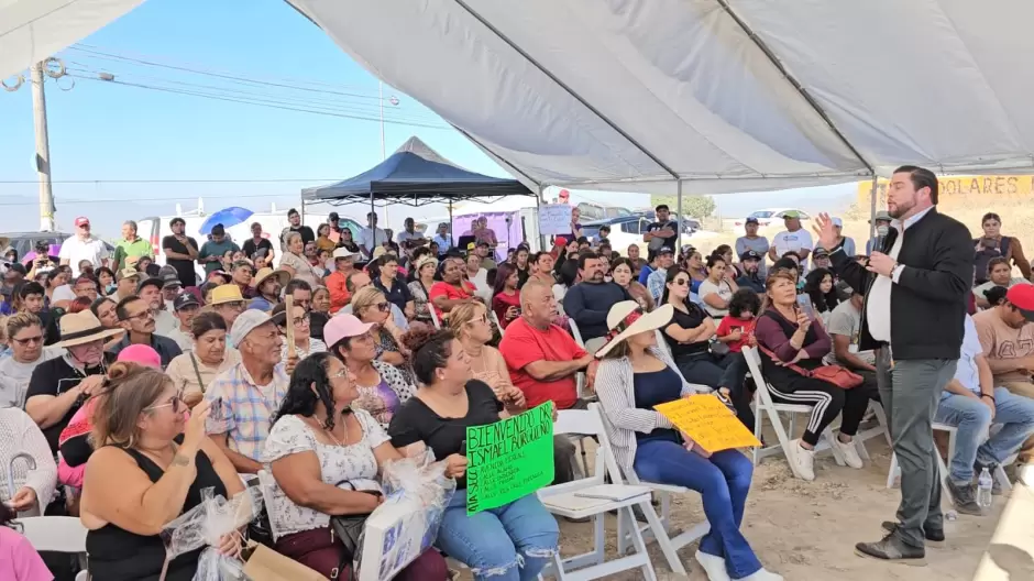 Ismael Burgueo Ruiz se rene con lderes vecinales del Ejido Lzaro Crdenas