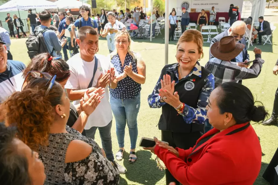 Fiscal General del Estado acerca unidades de atencin a colonias de Tijuana