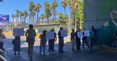 Maestros del Cecyte realizaron un bloqueo intermitente en la garita de San Ysidr