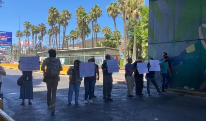 Maestros del Cecyte realizaron un bloqueo intermitente en la garita de San Ysidr