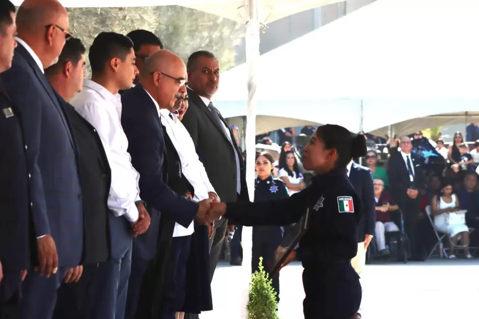 Baja California tiene 243 nuevos policas