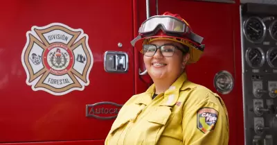 Alejandra Montaez, la nica mujer bombero a cargo de una divisin