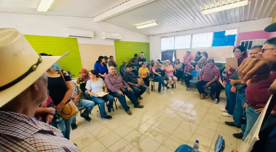 Construccin de red de agua potable en el ejido Sombrerete