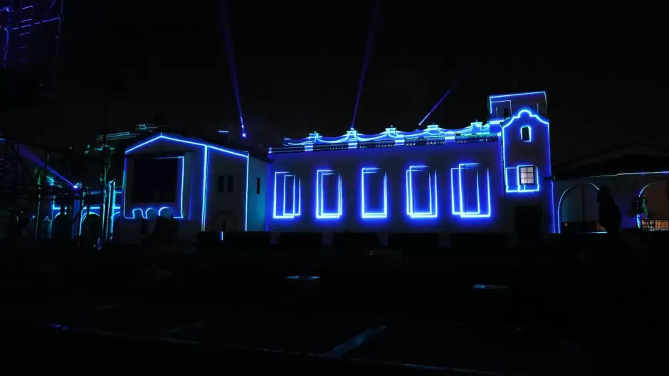 Proyeccin del video mapping de la historia de Ensenada en el Riviera