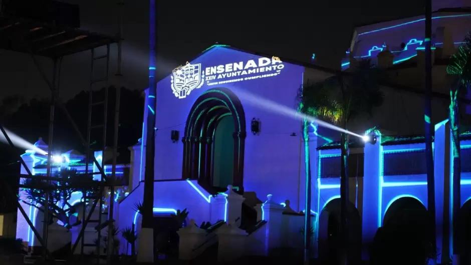 Proyeccin del video mapping de la historia de Ensenada en el Riviera