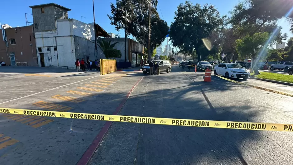 Carro abandonado en Zona Ro