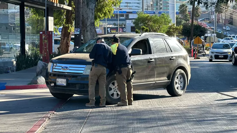 Carro abandonado en Zona Ro