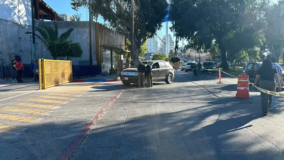 Carro abandonado en Zona Ro