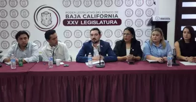 Mesa de trabajo para atender activistas de la comunidad LGBTIQ+