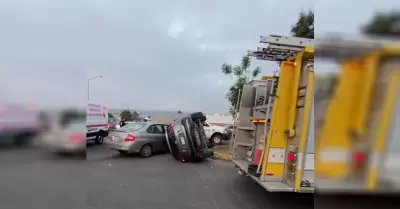 Choque con volcadura en la tercera etapa del Ro Tijuana sin lesionados graves