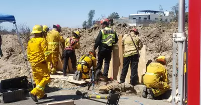 Trabajador fallece atrapado en derrumbe