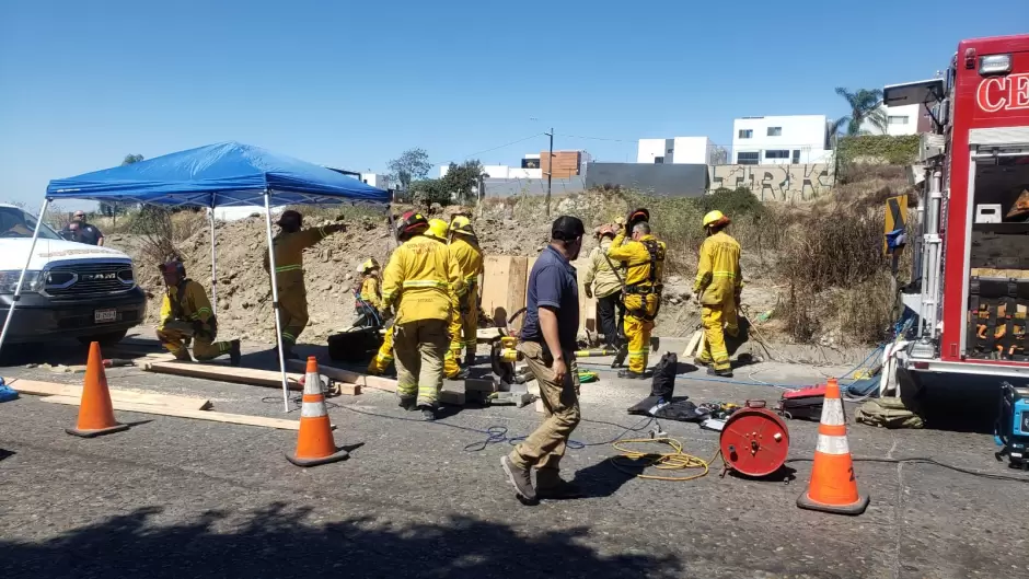 Trabajador fallece atrapado en derrumbe