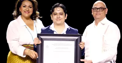 Recibe Luis Daniel Gutirrez Salinas el Premio Bellas Artes Baja California de D