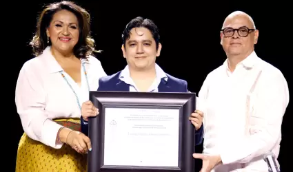 Recibe Luis Daniel Gutirrez Salinas el Premio Bellas Artes Baja California de D