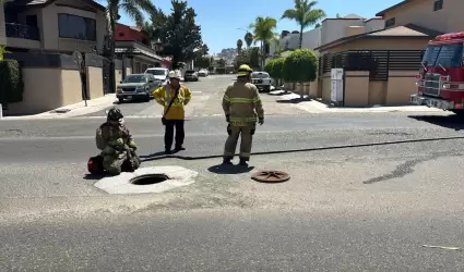 Explosin de alcantarillas en Lomas de Aguacaliente provoca cierre de circulaci