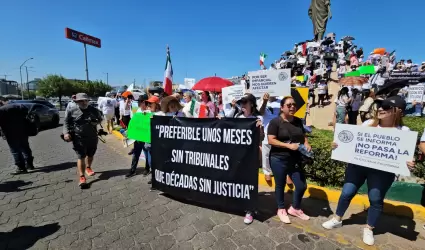 Marchan en BC contra reforma judicial; interponen recursos en contra de la inici