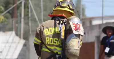 Demuestran Bomberos de Baja California su valor en competencia estatal